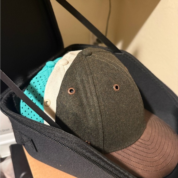 Melin Brand Black Hat Travel Case - Picture 7 of 7